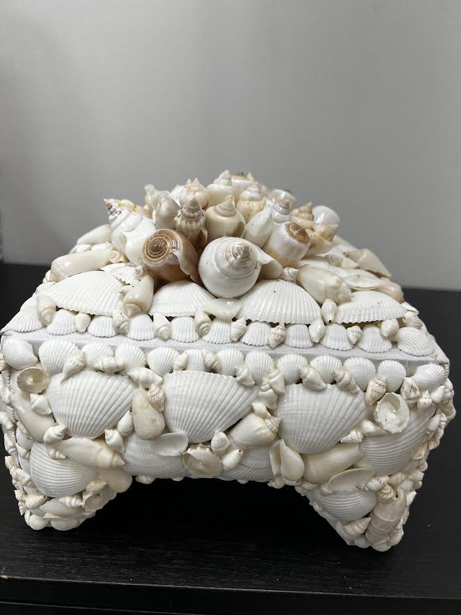 White Shell Footed Box