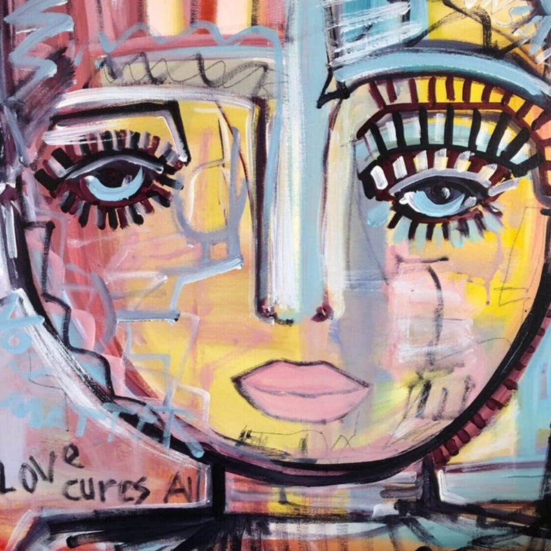 Resolute Chica w/ Tabletop Frame